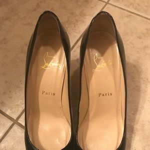 Louboutin simple pumps
